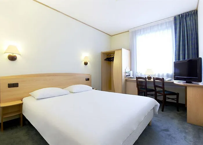 Hotel Campanile / 3*